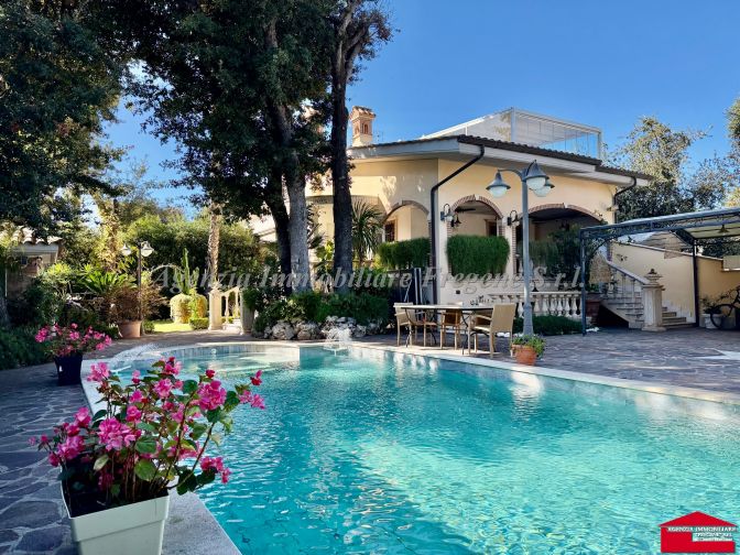 Villa con Piscina Fregene Centro