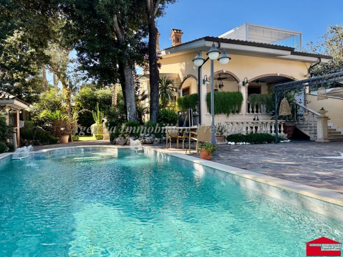 Villa con Piscina Fregene Centro