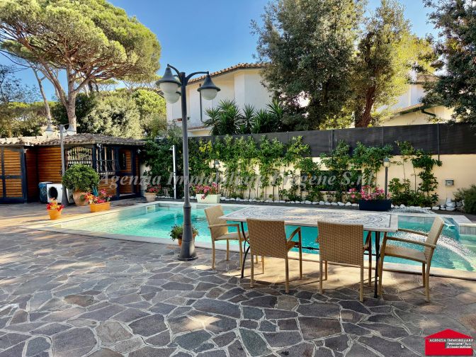 Villa con Piscina Fregene Centro