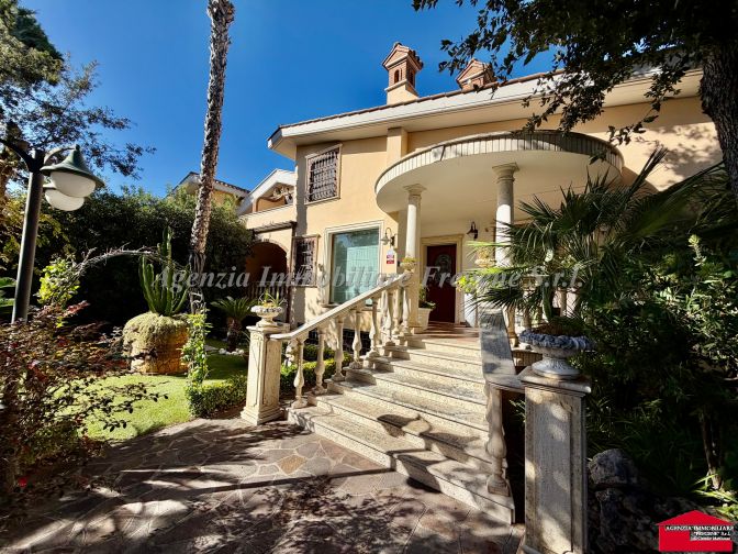 Villa con Piscina Fregene Centro